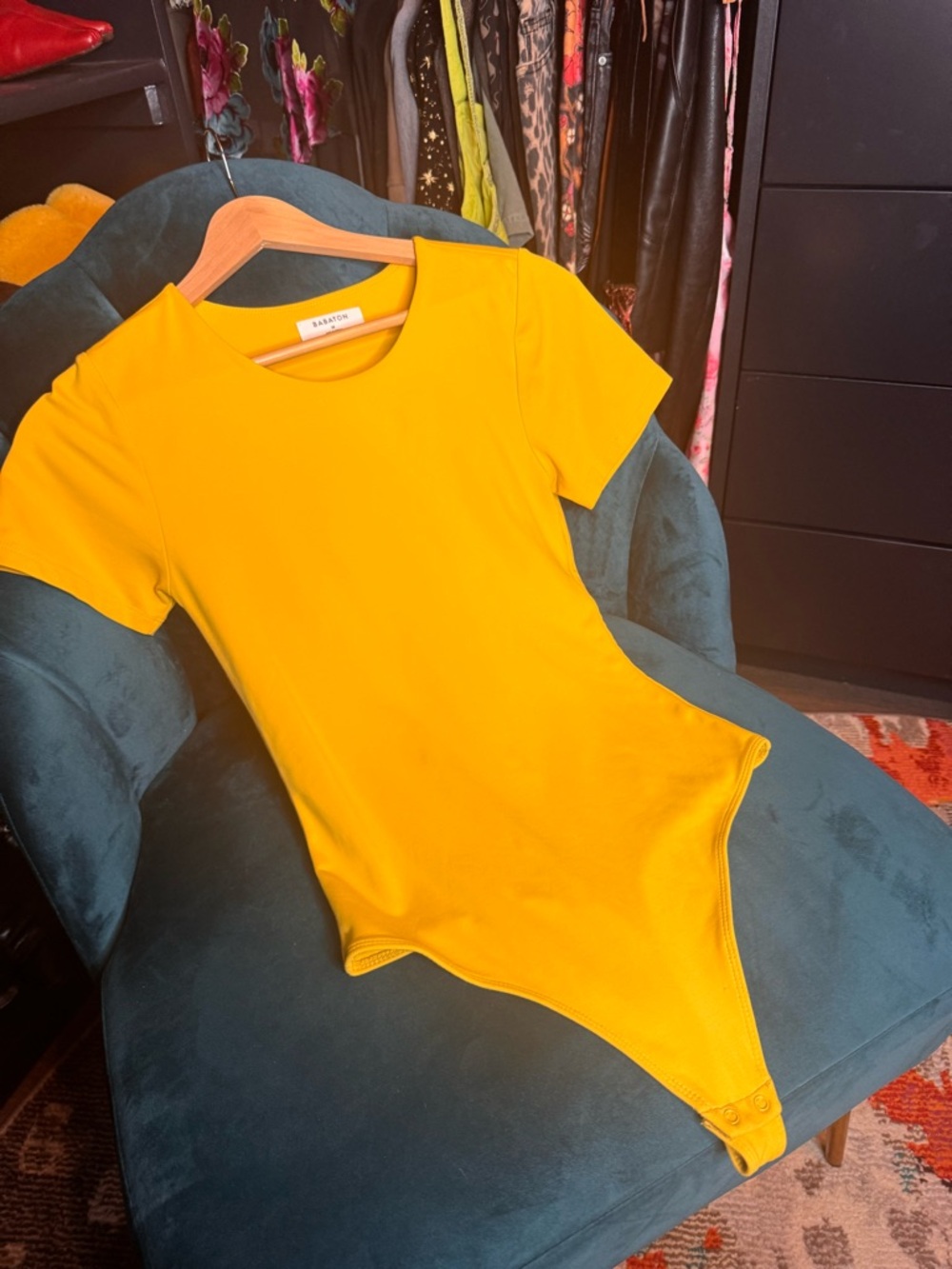 Aritzia Babaton Marigold Short Sleeve Bodysuit 🧡💛